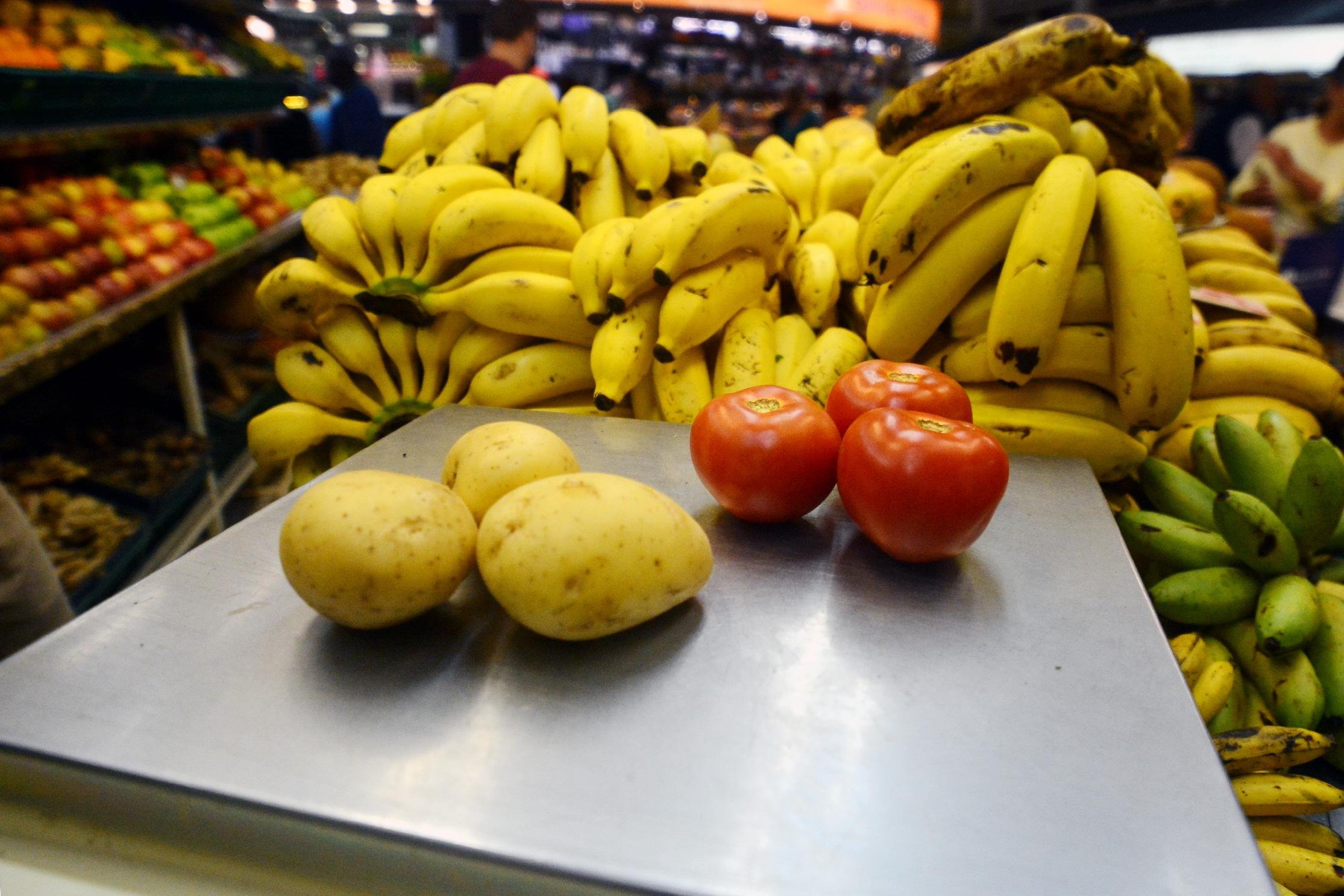 Valor foi impactado pelo aumento de oito itens e a defla&ccedil;&atilde;o da carne, do tomate e da batata