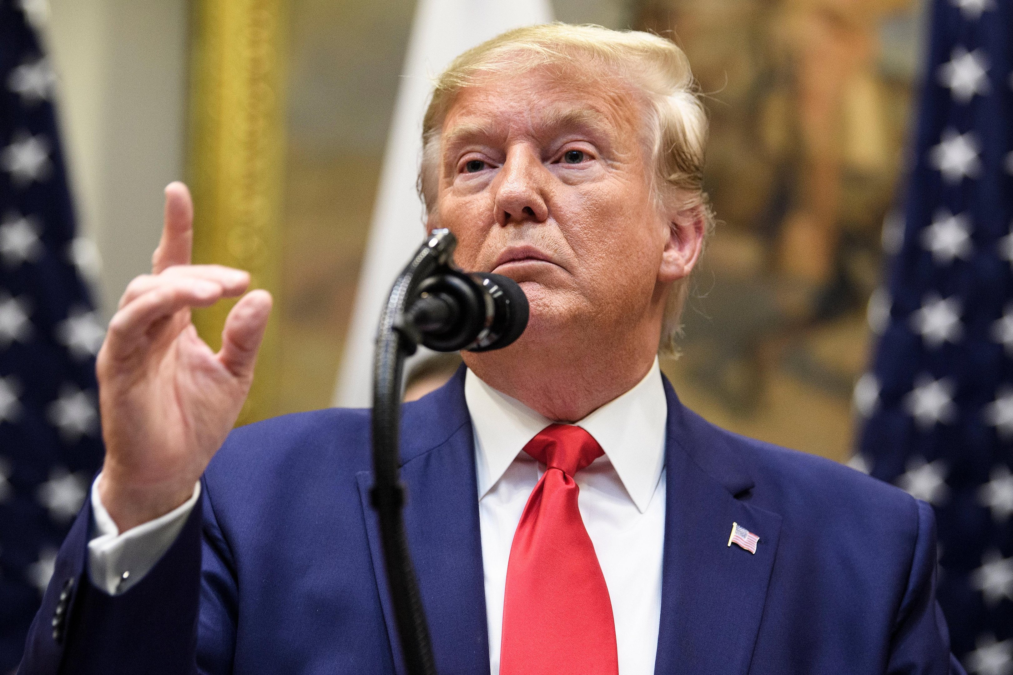 No domingo, Trump anunciou a retirada de tropas americanas de &aacute;reas pr&oacute;ximas &agrave; fronteira turca no norte da S&iacute;ria, colocando efetivamente as for&ccedil;as curdas &agrave; merc&ecirc; de uma ofensiva militar de Ancara