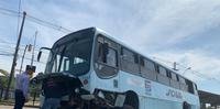 Acidente com ônibus ocorreu na manhã desta quinta-feira na zona Norte de Porto Alegre