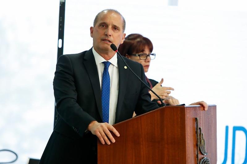 Partidos t&ecirc;m altos e baixos, diz ministro