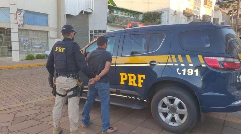 Homem foi preso dentro de um &ocirc;nibus de exercus&atilde;o que levava fam&iacute;lias para uma visita a um zool&oacute;gico