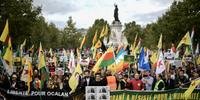 Mais de 20 mil pessoas foram à Praça da República de Paris em protesto