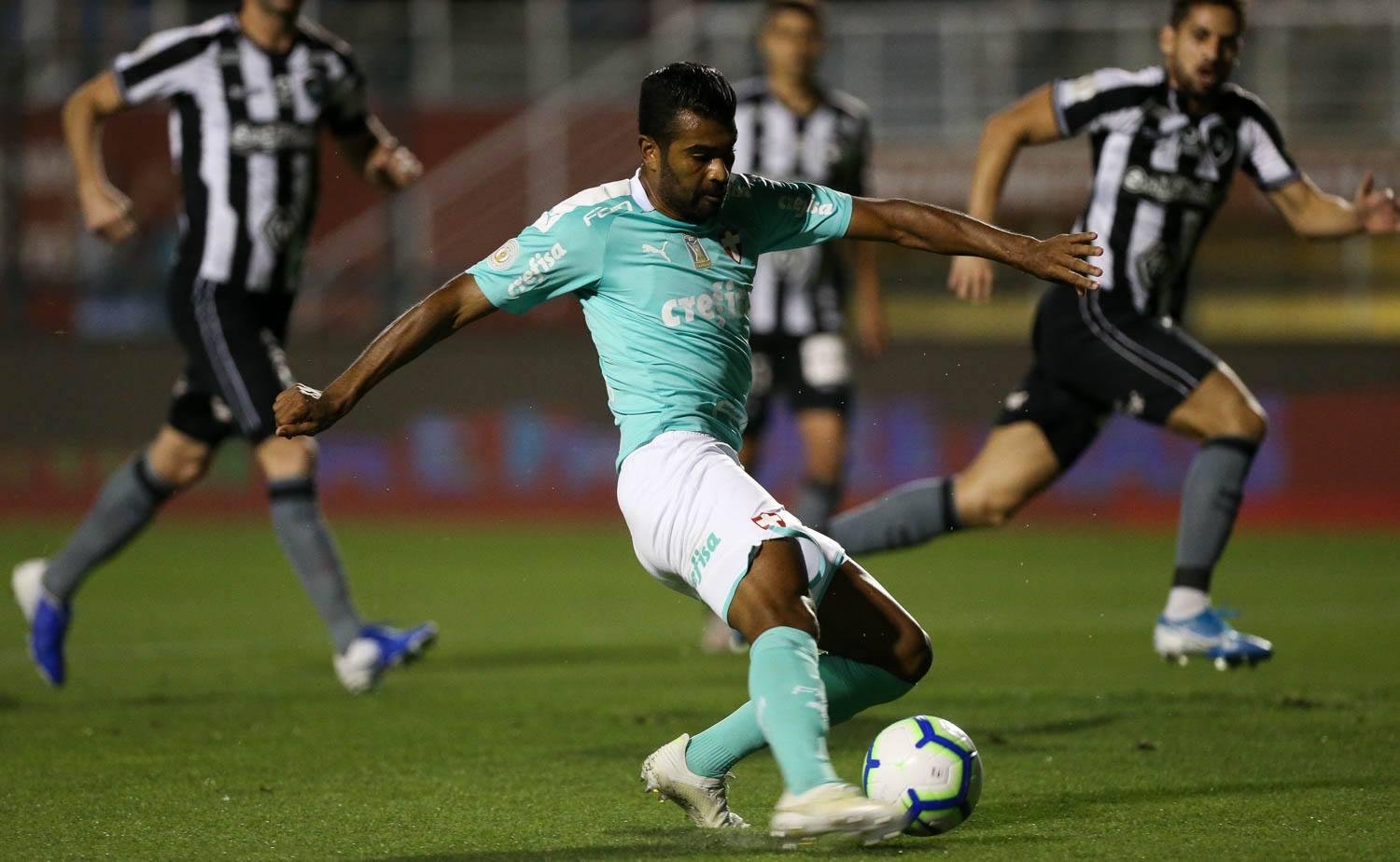 Com o resultado, o Palmeiras chegou aos 50 pontos na tabela do Brasileir&atilde;o