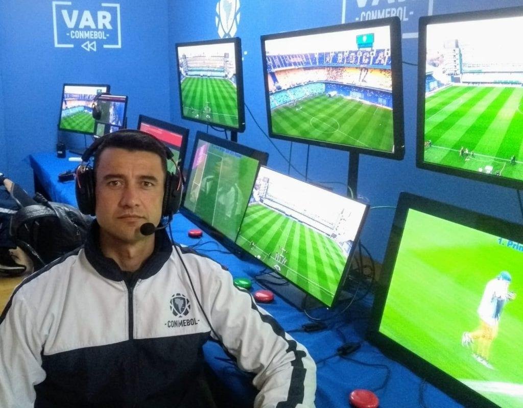 Br&aacute;ulio da Silva Machado apitou o jogo do Flamengo e ser&aacute; o auxiliar de Raphael Claus no VAR na partida entre Flamengo e Gr&ecirc;mio no dia 23
