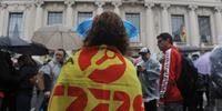No dia dos professores, CPERS protesta na Praça da Matriz