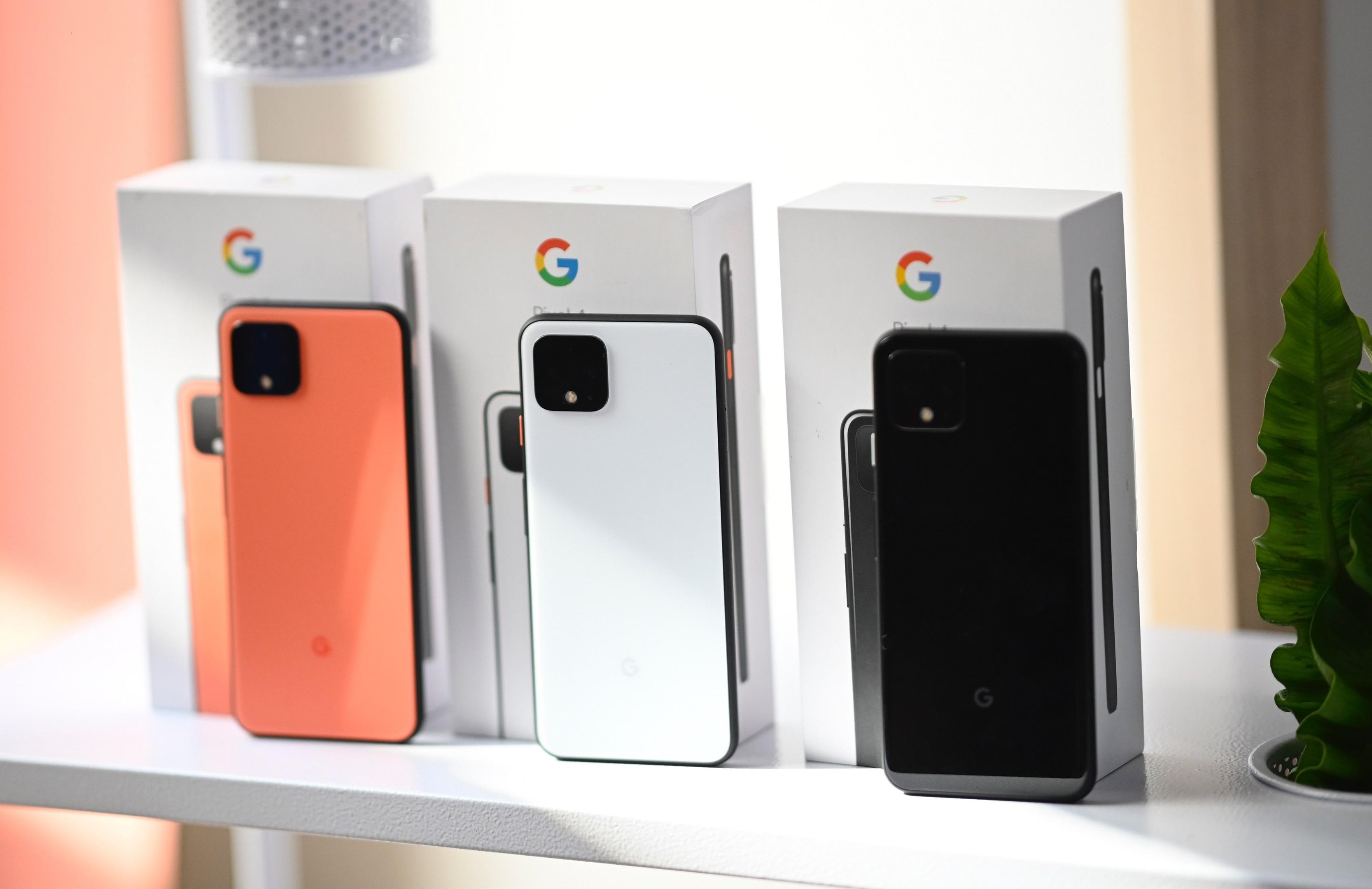 Entre outras coisas, tornou mais natural o uso do Google para acessar os recursos da Internet e do assistente digital naturalmente com voz ou gestos a qualquer momento