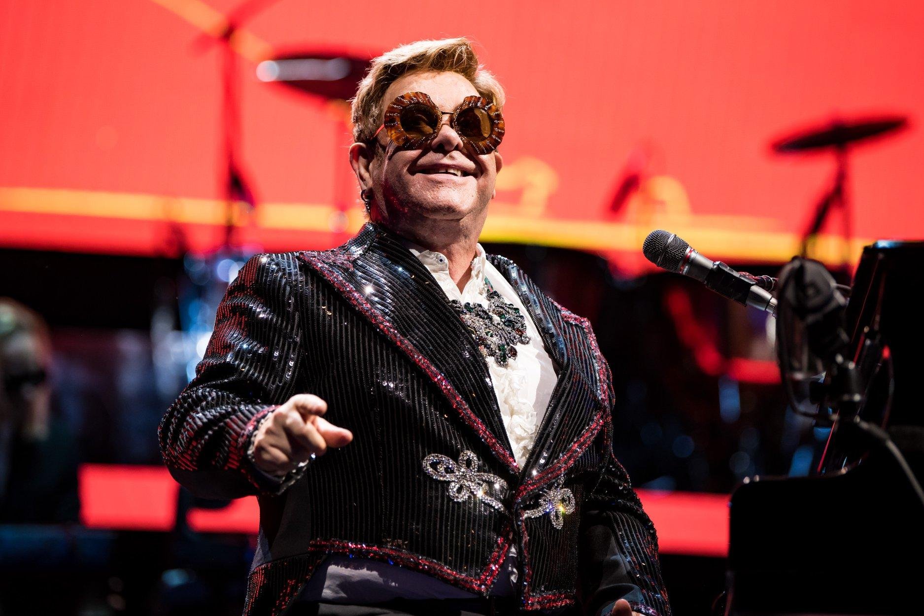 Elton John contou que n&atilde;o teve grande participa&ccedil;&atilde;o na trilha sonora da refilmagem de "O Rei Le&atilde;o"