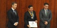 Vice-presidente Hamilton Mourão recebeu medalha do Mérito Farroupilha