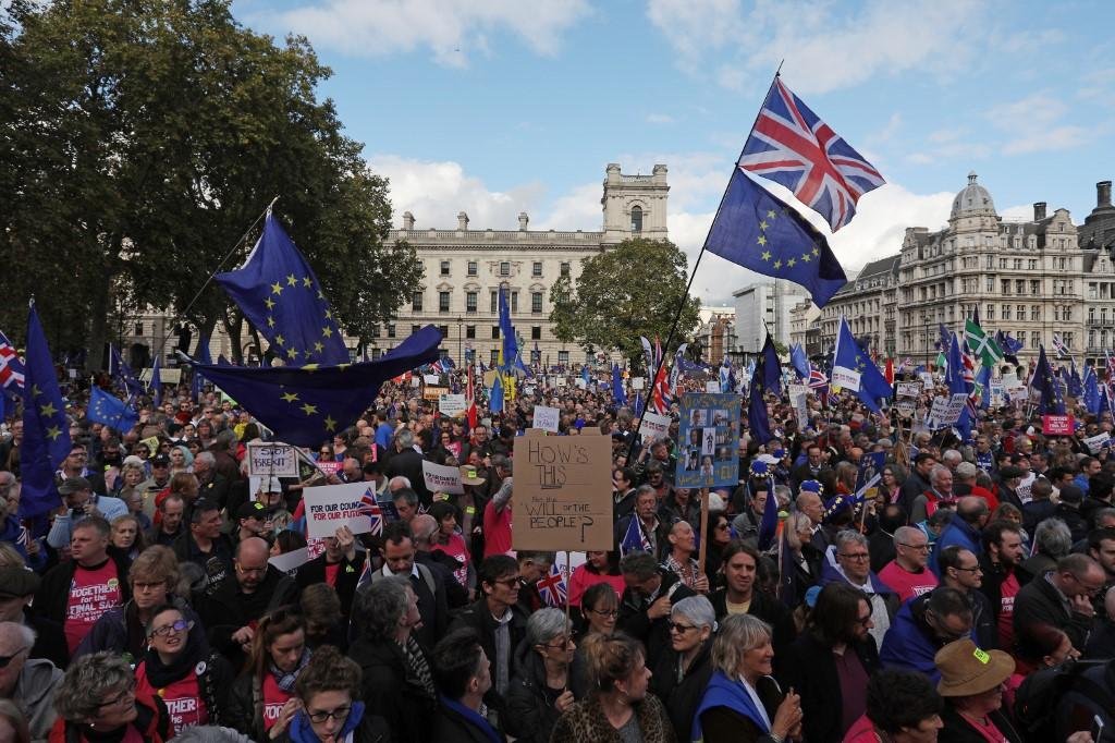 Manifestantes pedem impedimento do Brexit