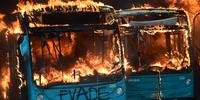 Ônibus são queimados durante protestos no Chile