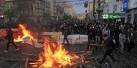 Dezenas de estabelecimentos comerciais saqueados e incendiados no Chile