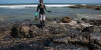 Mais de 20 toneladas de óleo se espalharam pelo litora do Maranhão até a Bahia