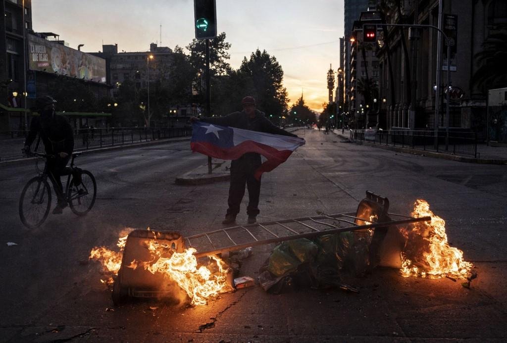 Protestos j&aacute; duram 4 dias e deixaram 11 mortos no Chile