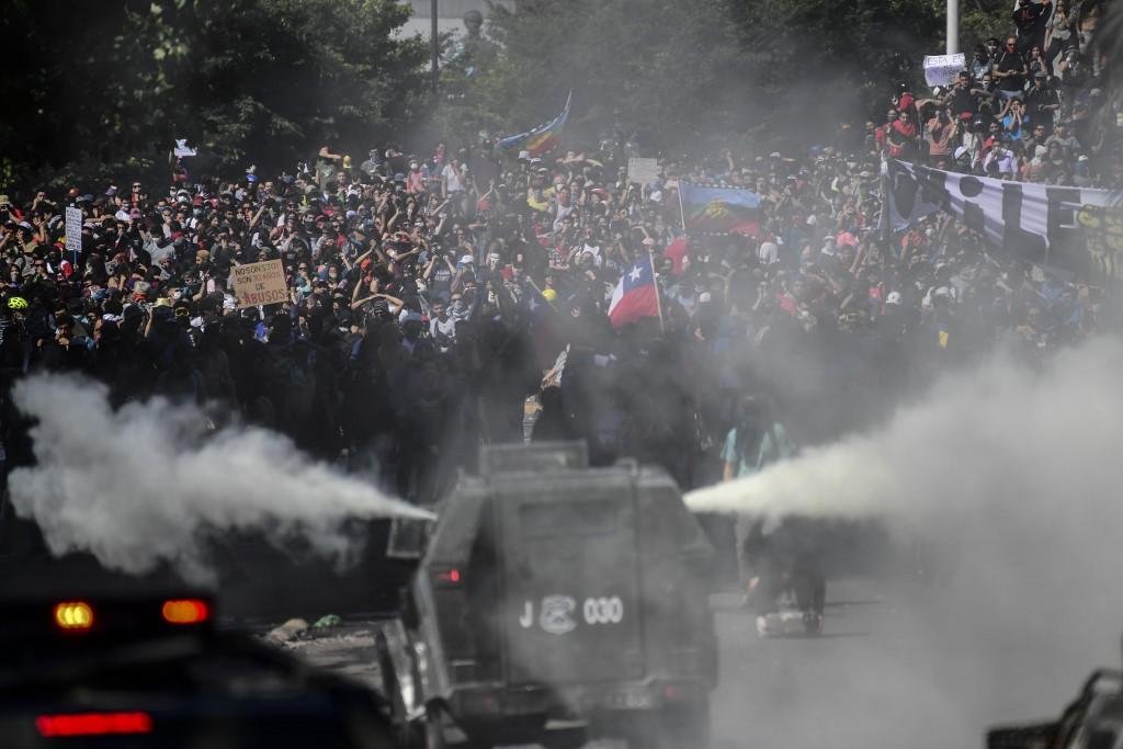 J&aacute; s&atilde;o 15 mortos em quatro dias de protestos