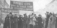 Os comunistas protestam contra a Guerra, em Petrogrado