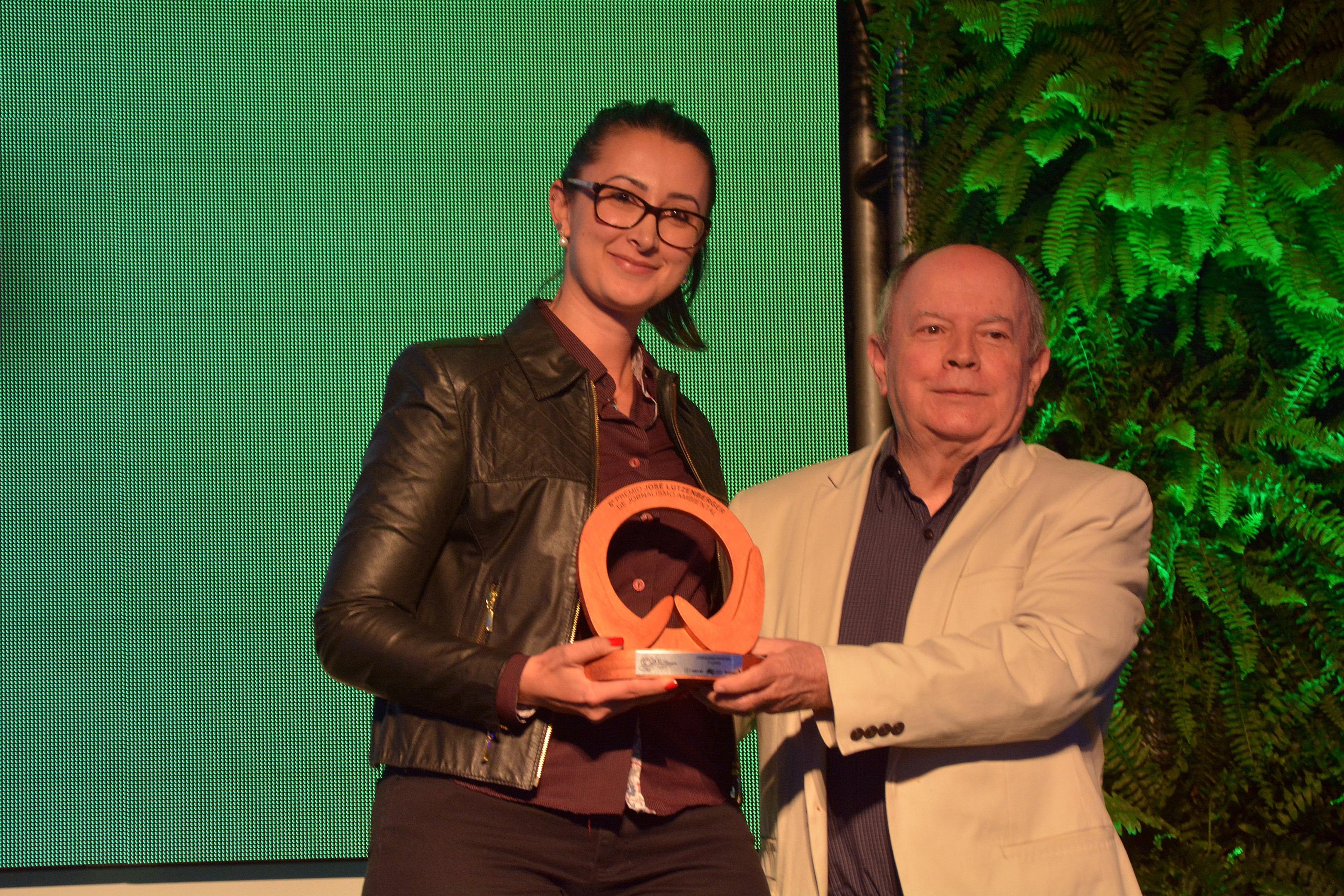Rep&oacute;rter Franceli Stefani recebeu a premia&ccedil;&atilde;o