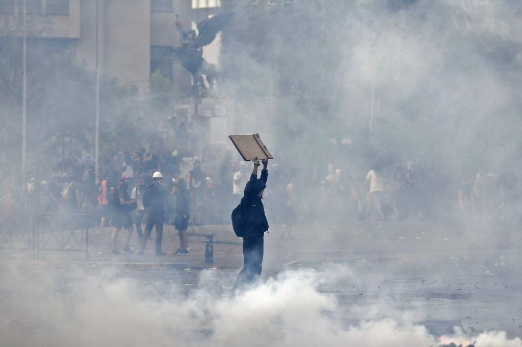 Protestos j&aacute; deixaram 18 mortos e 376 feridos