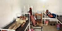 Doentes e feridos em hospital perto da fronteira com Arábia Saudita