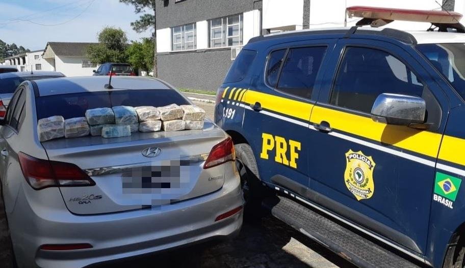 Dinheiro foi encontrado em Hyundai HB20, que era conduzido por homem de 35 anos