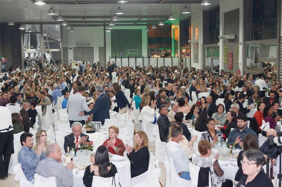 Cerca de 700 pessoas s&atilde;o esperadas nesta edi&ccedil;&atilde;o do jantar