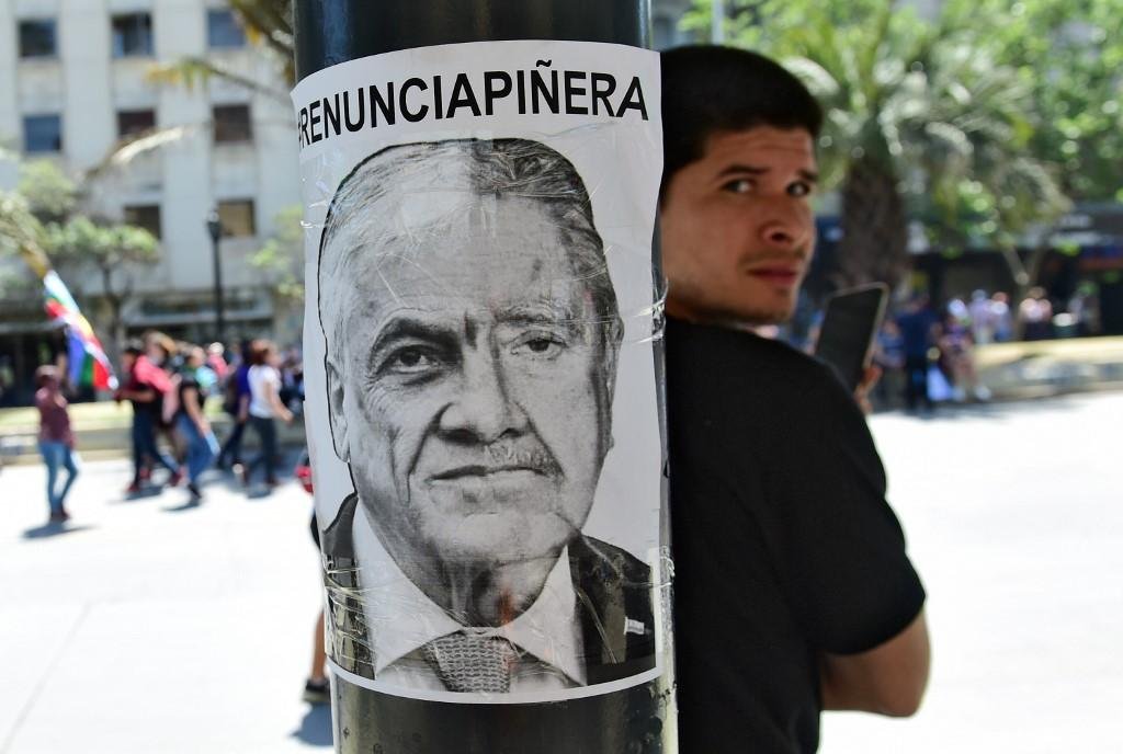 Presidente Pi&ntilde;era &eacute; um dos alvos das manifesta&ccedil;&otilde;es contra o governo