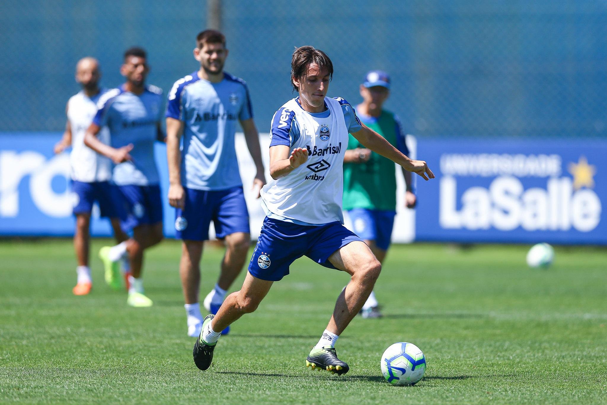 Geromel est&aacute; confirmado no jogo deste domingo