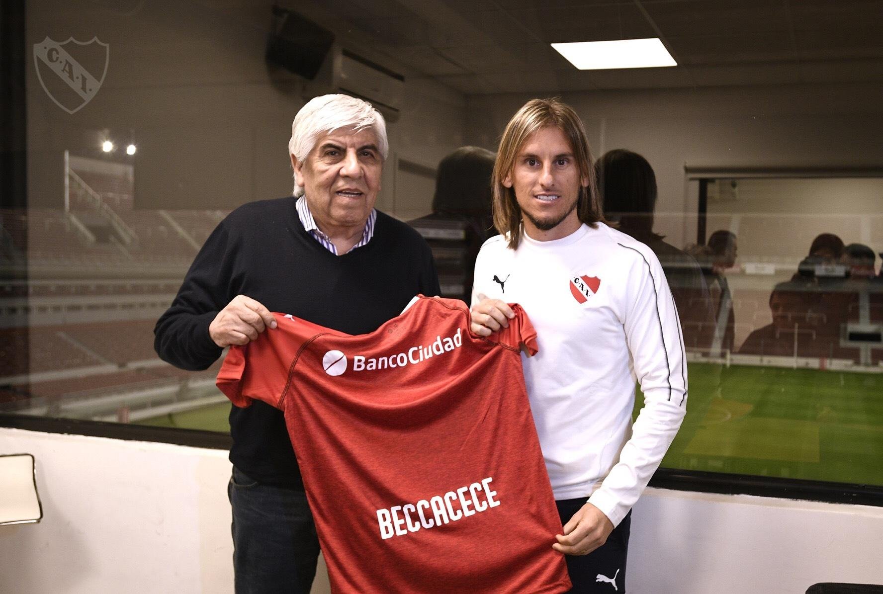 Ap&oacute;s derrota para o Lan&uacute;s, na Copa Argentina, Beccacece pediu demiss&atilde;o do Independiente