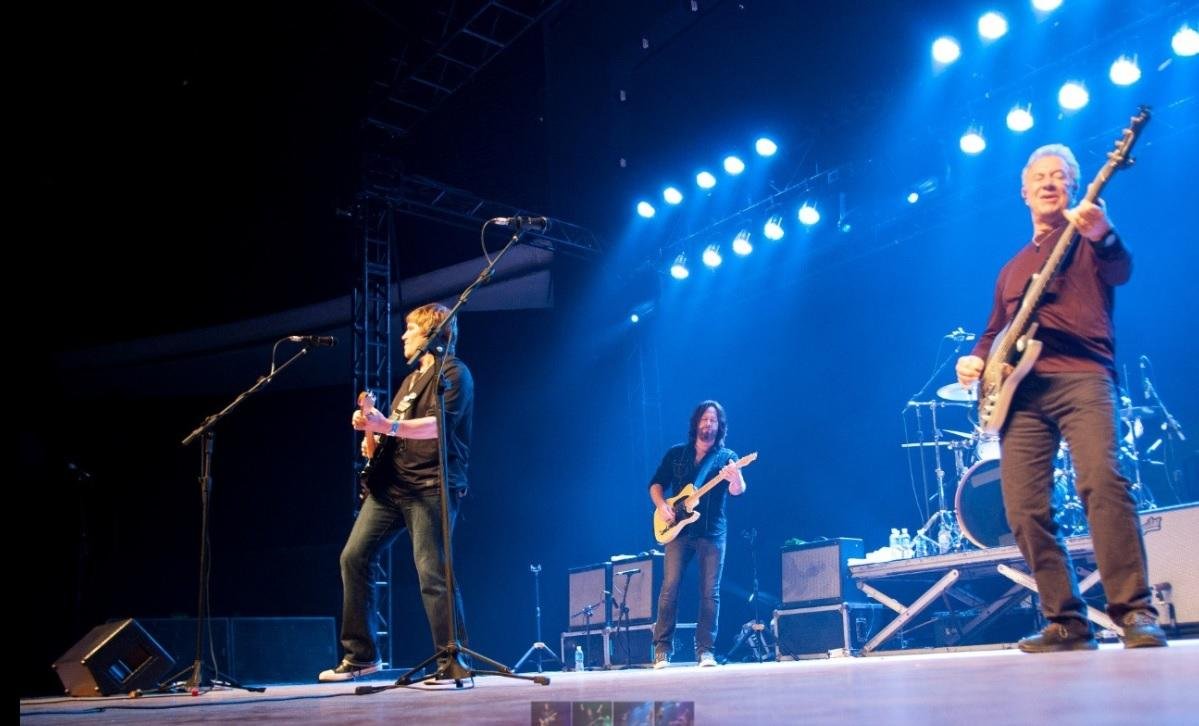 Creedence reviveu cl&aacute;ssicos de sua trajet&oacute;ria em show em Porto Alegre