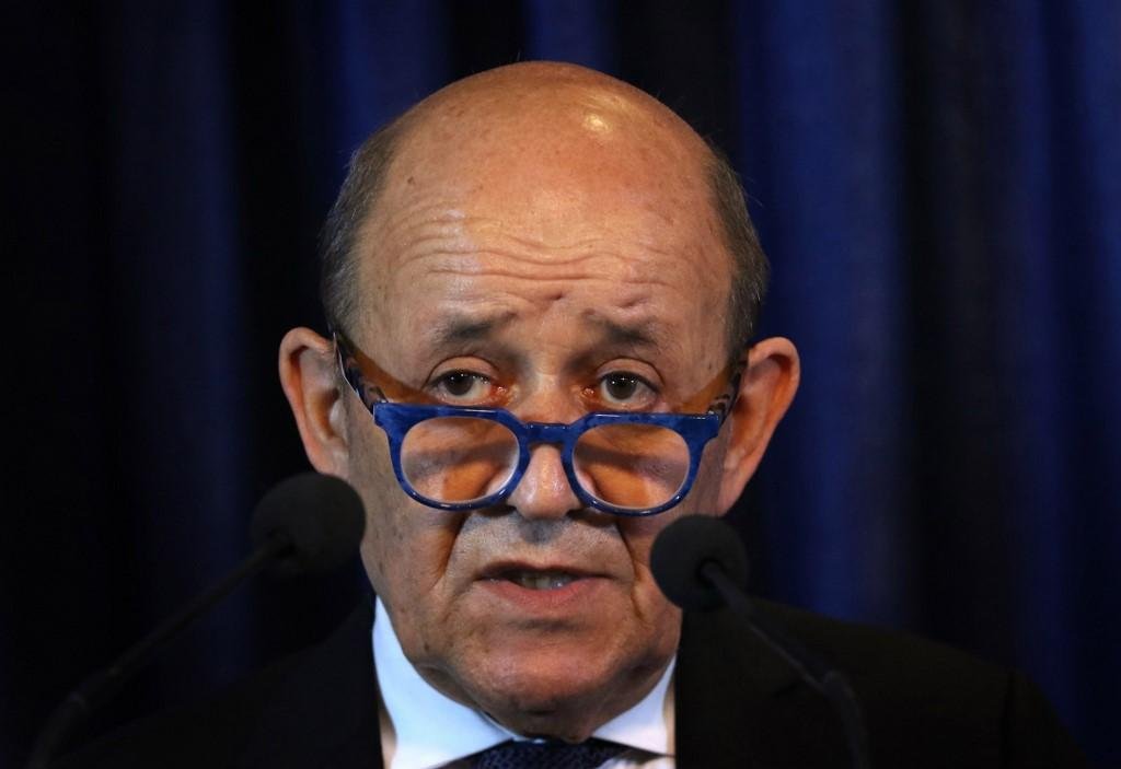 Le Drian marcou uma reuni&atilde;o urgente ap&oacute;s Trump informar &agrave; Turquia que havia retirado mil soldados do nordeste da S&iacute;ria