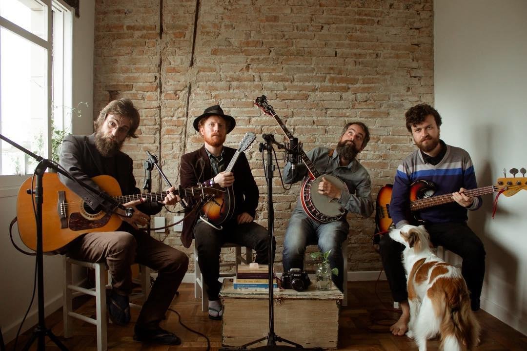 Cartas na Rua re&uacute;ne 4 amigos que t&ecirc;m em comum o gosto pelo folk, blues, rock e experimentalismo