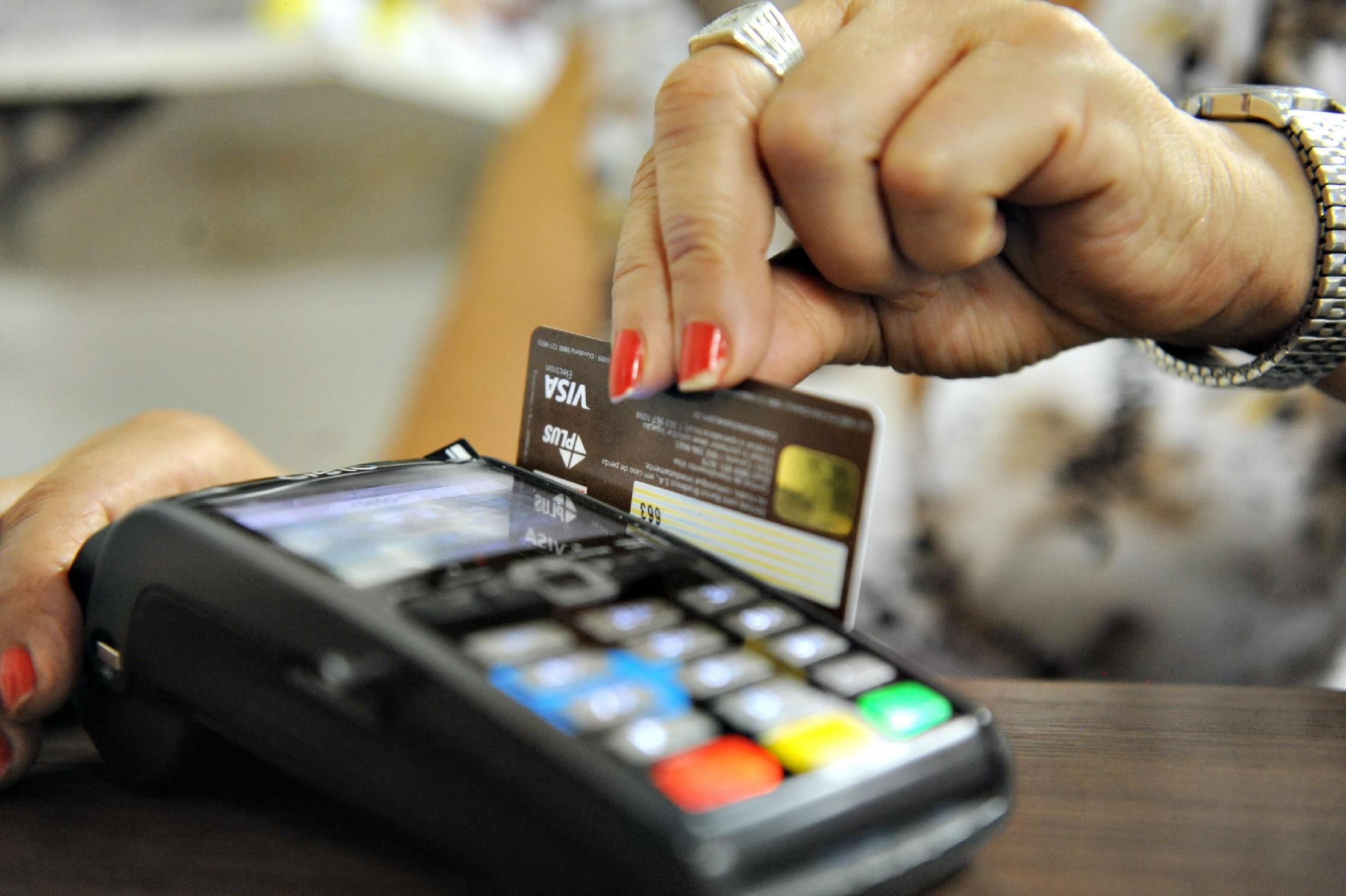 Taxa m&eacute;dia de juros no rotativo do cart&atilde;o de cr&eacute;dito registrou a terceira alta seguida m&ecirc;s de setembro, para 307,1% ao ano