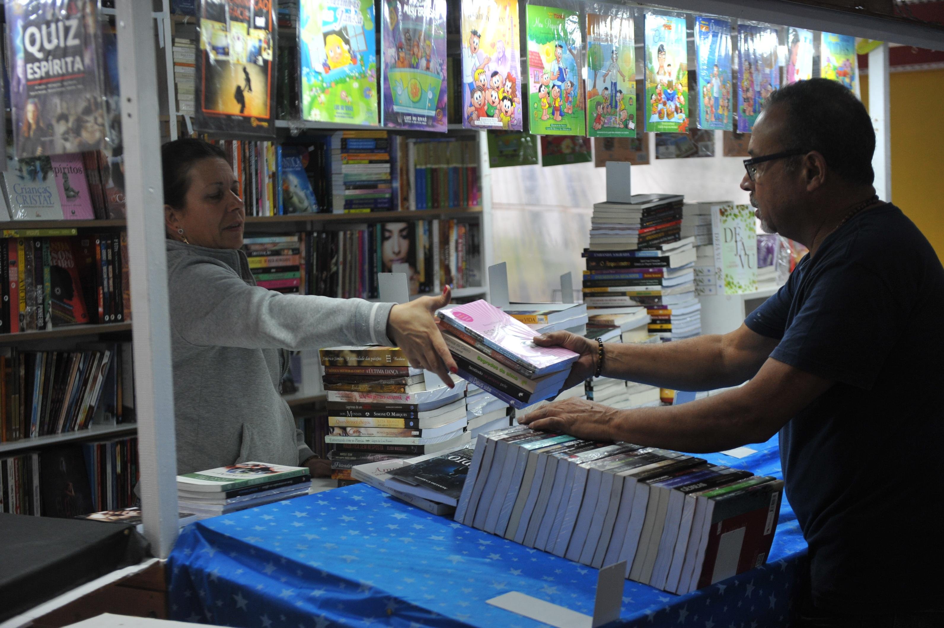 Feira do Livro segue at&eacute; o dia 17 de novembro