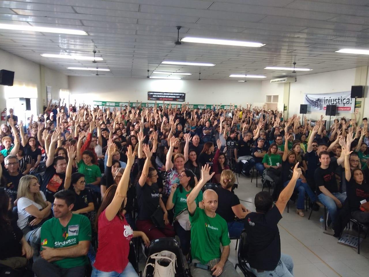Servidores do Judici&aacute;rio ga&uacute;cho decidiram continuar em greve