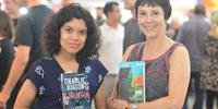 Maurea Diu Ferreira e Caroline Fernandes aproveitaram o final de semana para fazer compras no evento