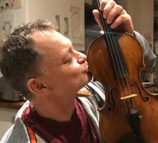 Violinista celebrou localiza&ccedil;&atilde;o de instrumento
