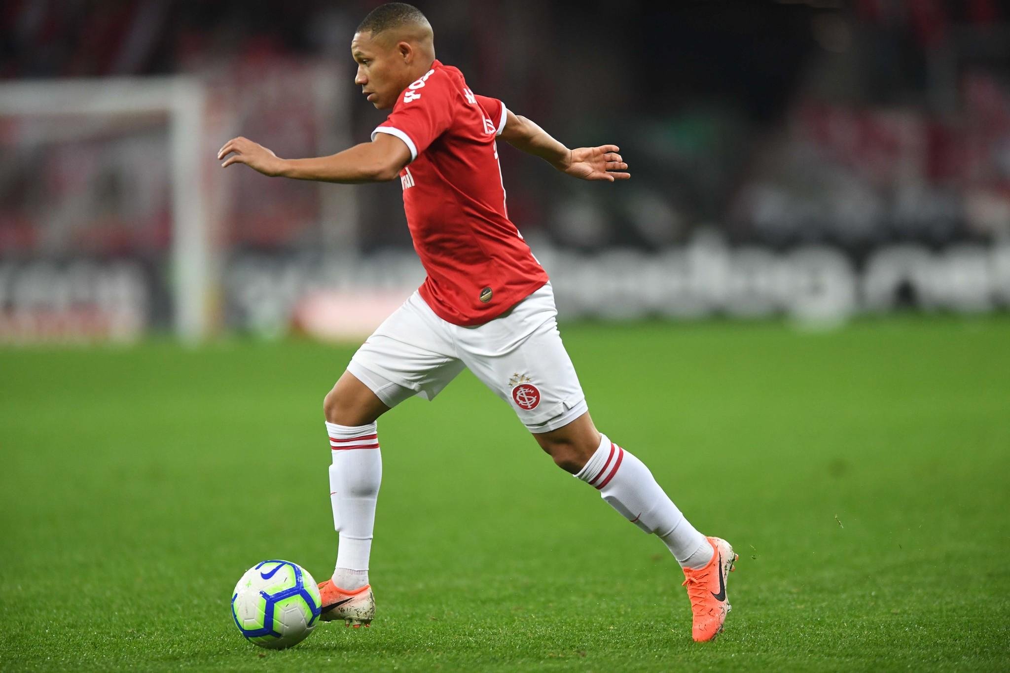 &Agrave; &eacute;poca reserva, Wellington Silva iniciou o jogo na vit&oacute;ria do Inter por 1 a 0 sobre o Cear&aacute; no Beira-Rio