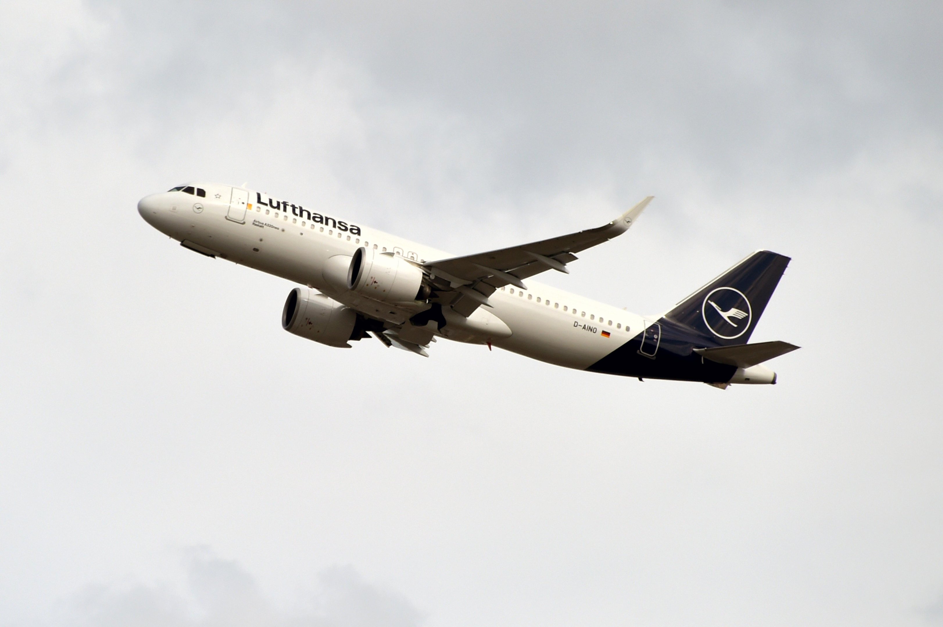 Lufthansa anuncioucancelamento de 1.300 voos previstos para quinta-feira e sexta-feira