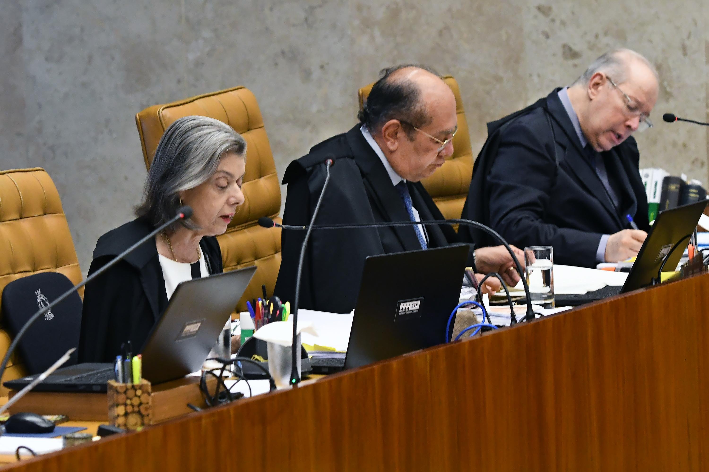 At&eacute; o momento, o placar do julgamento est&aacute; em votos 5 a 4 a favor da medida
