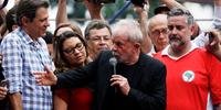 Em seu segundo discurso após deixar a prisão, Lula falou a apoiadores em frente ao Sindicato dos Metalúrgicos