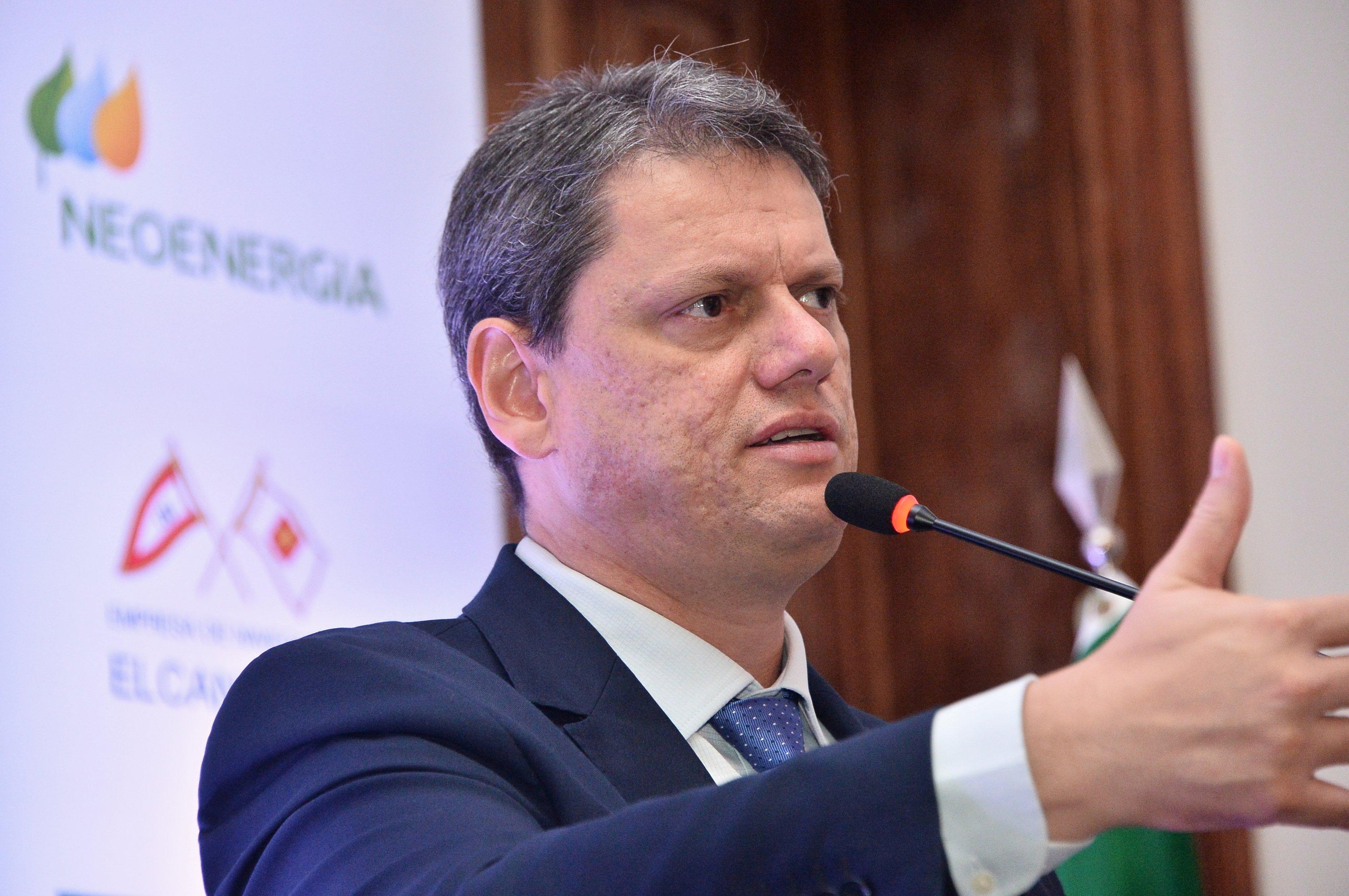 Ministro diz que agenda est&aacute; mantida