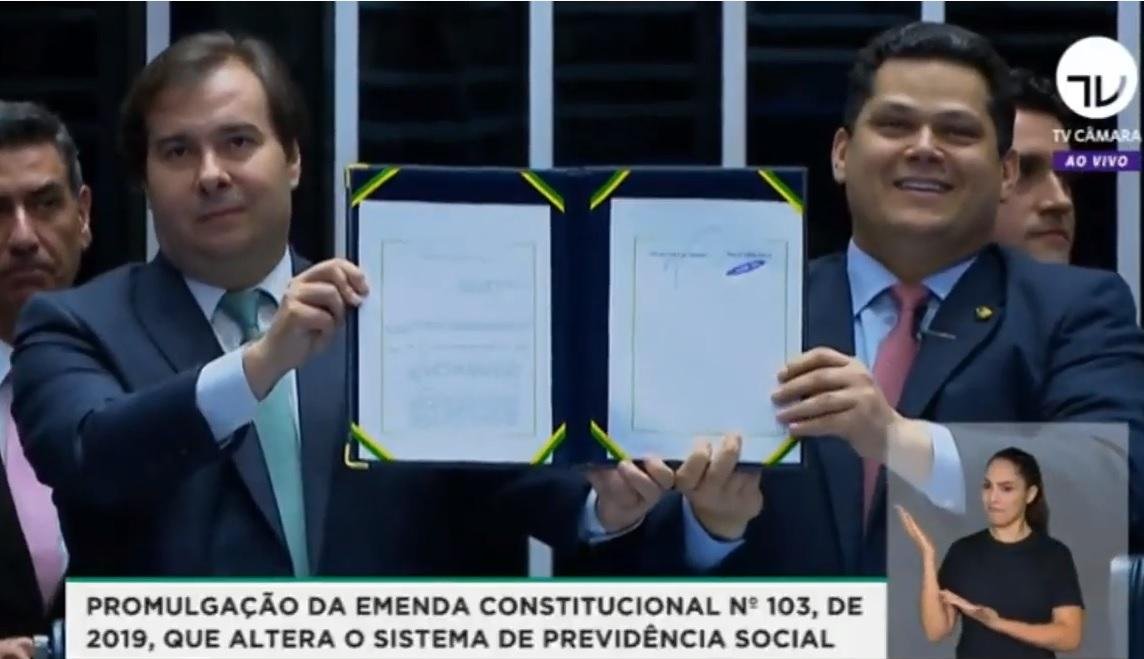 Rodrigo Maia e Davi Alcolumbre participam da sess&atilde;o solene