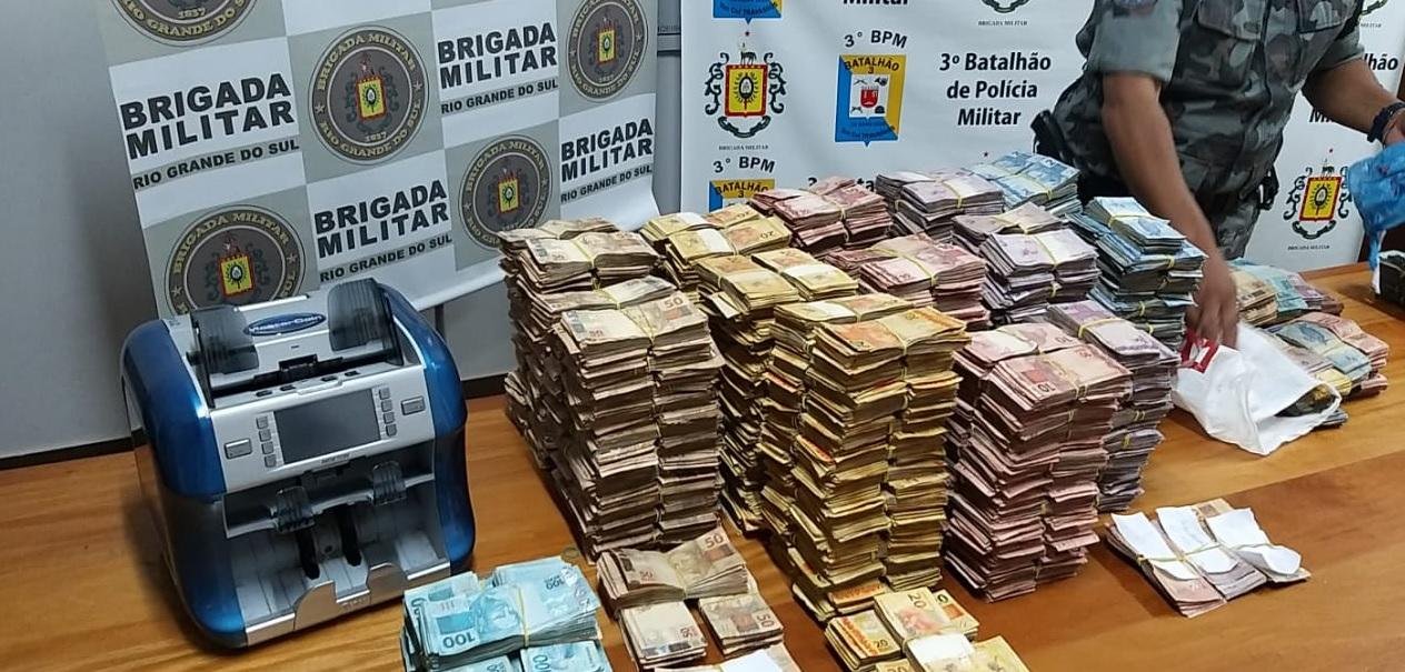 Dinheiro foi apreendido em a&ccedil;&atilde;o realizada pela Brigada Militar