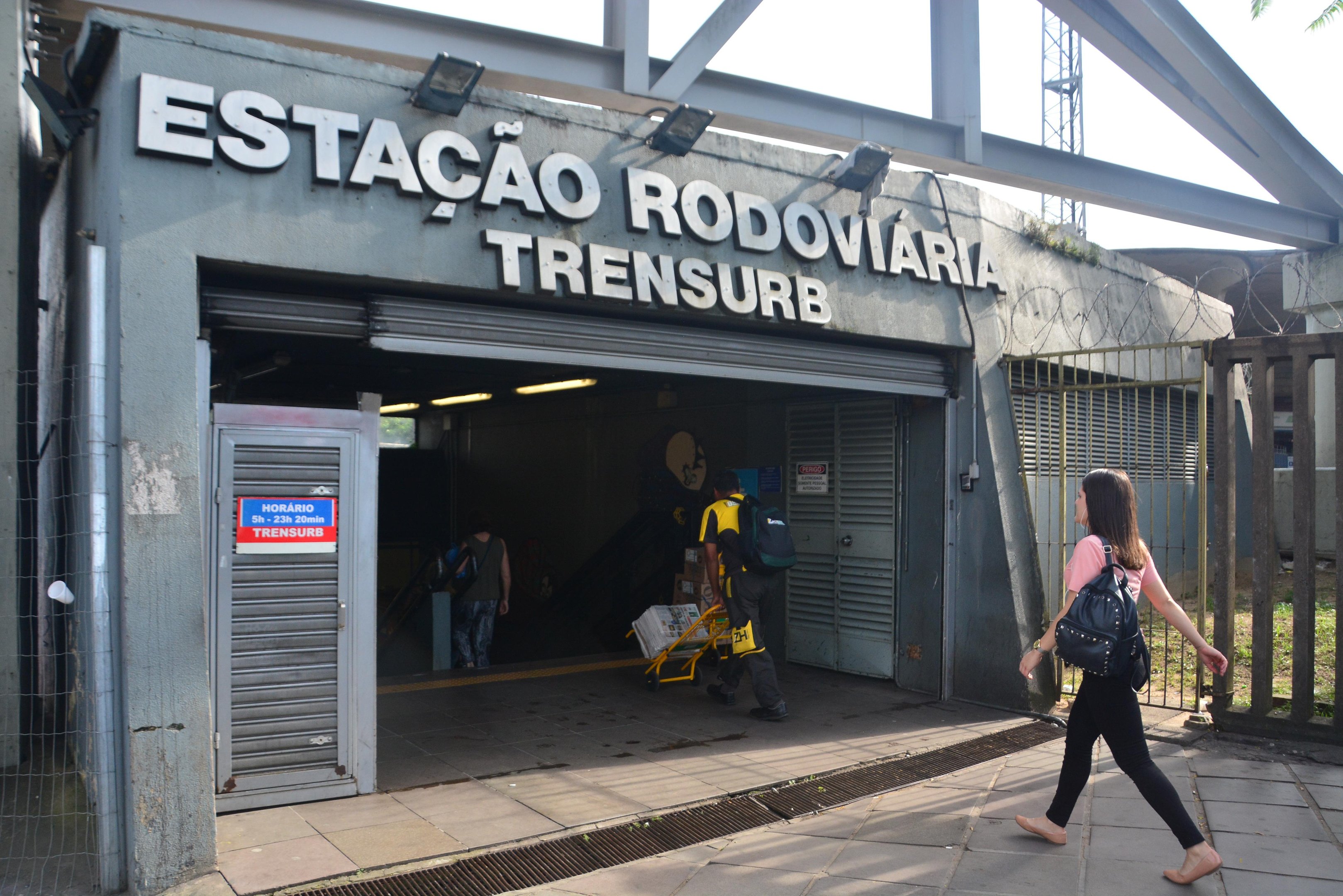 Esta&ccedil;&otilde;es da Trensurb foram abertas com quase tr&ecirc;s horas de atraso