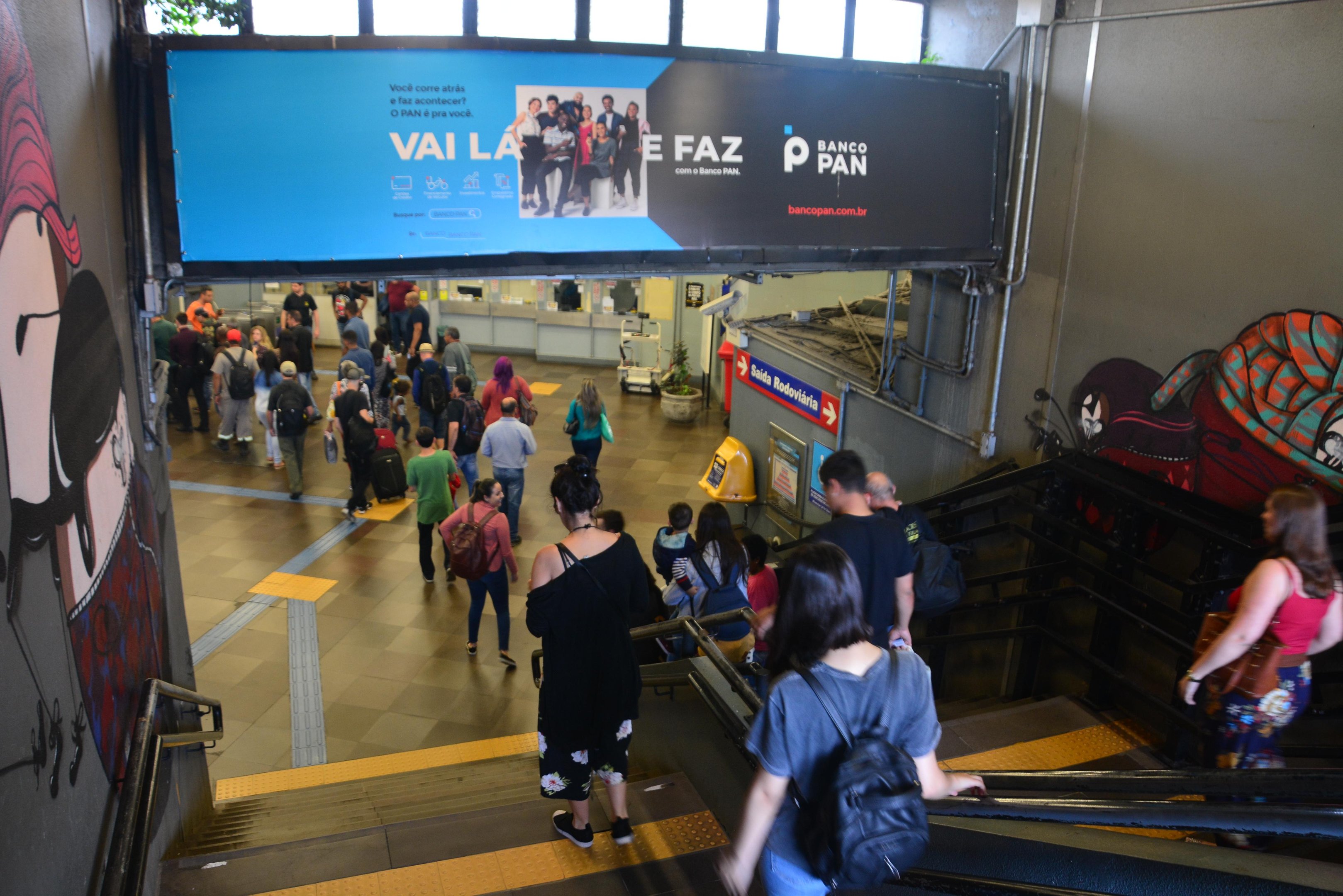 Esta&ccedil;&otilde;es da Trensurb foram reabertas com quase tr&ecirc;s horas de atraso