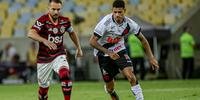 Em partida com oito gols, Flamengo e Vasco empataram em 4 a 4