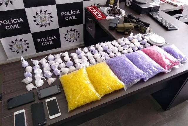 Um total de 1.125 pinos e 75 por&ccedil;&otilde;es do entorpecente foram recolhidos no bairro Rubem Berta