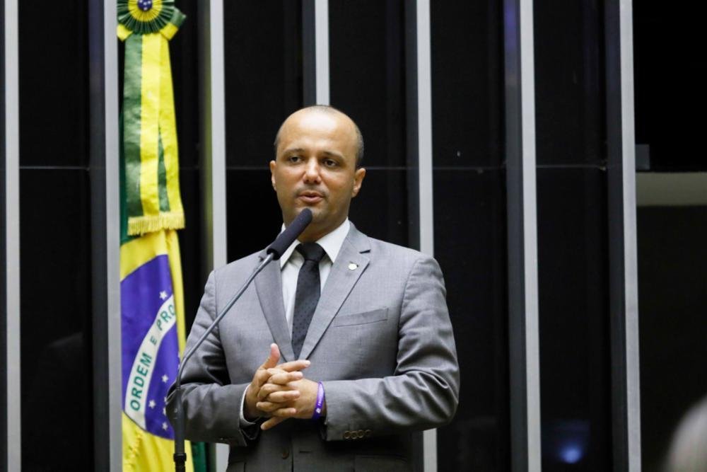 Declara&ccedil;&atilde;o foi dada neste domingo pela conta pessoal do Twitter