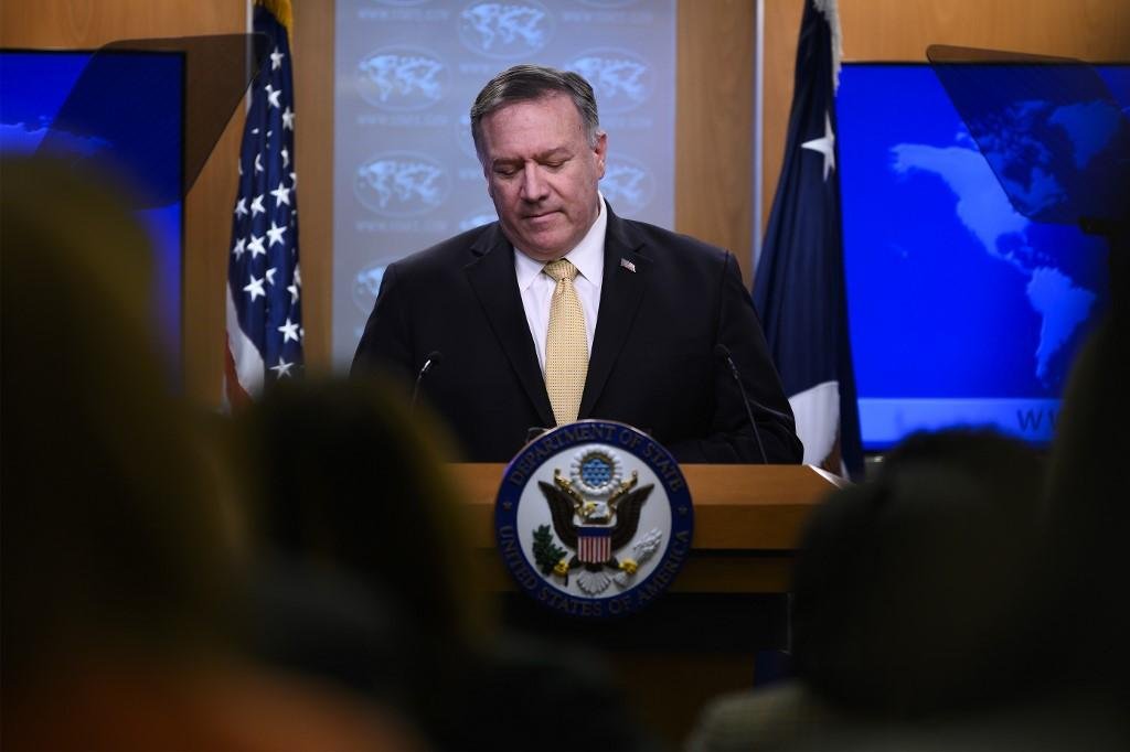 Mike Pompeo declarou que "o estabelecimento de assentamentos civis israelenses na Cisjord&acirc;nia n&atilde;o &eacute;, em si mesmo, incompat&iacute;vel com o direito internacional"
