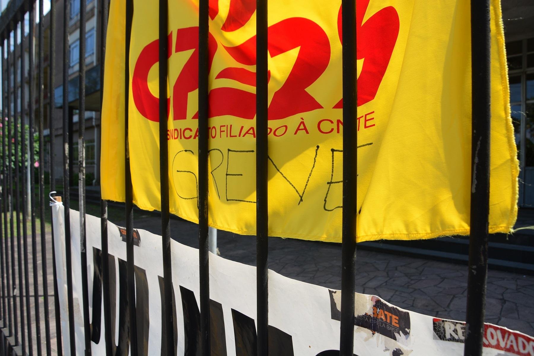 Cpers e Seduc divergem sobre ades&atilde;o &agrave; greve dos professores