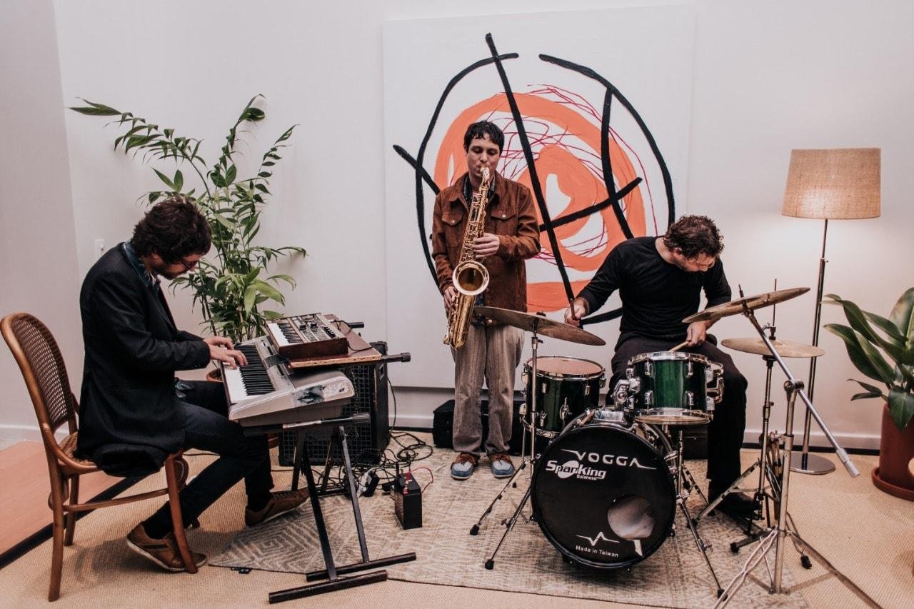 Grupo se destaca pelo improviso e interatividade entre os integrantes ao vivo